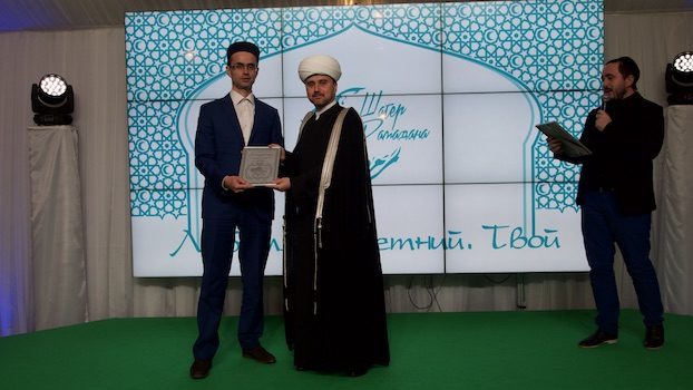 На вечере «Духовного управления мусульман Московской области», члены общины г. Химки были отмечены благодарностями