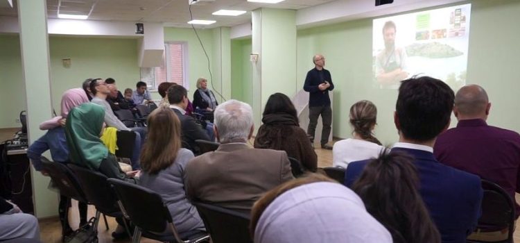 В МРОМ Химки прошла лекция Рустама Салимзянова «Лайфхаки для мусульман» .