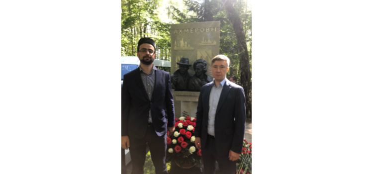 Открытие памятника Исхаку Ахмерову и его супруге