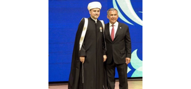 Президент Татарстана Рустам Минниханов наградил Рушан Аббясова медалью ордена «За заслуги перед Республикой Татарстан»